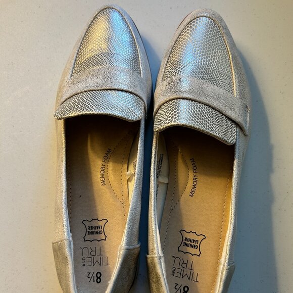 TIME & TRU - CREAM COLOR - Loafers-  SIZE US 8.5 - Picture 1 of 9